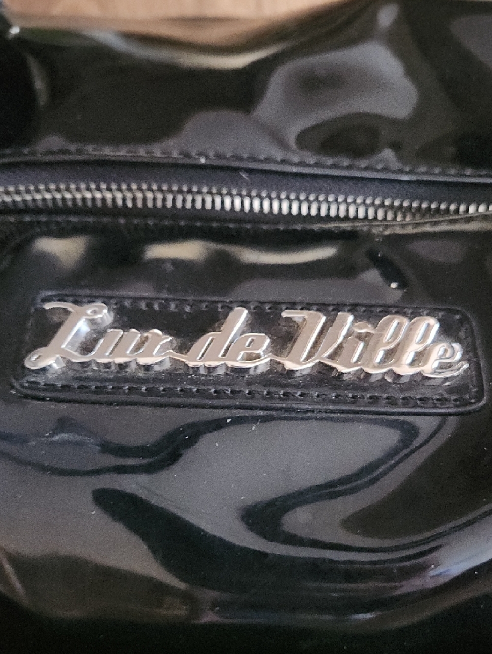 Lux de Ville Black Patent Shoulder Bag with Green Quilted Base - Picture 2 of 11